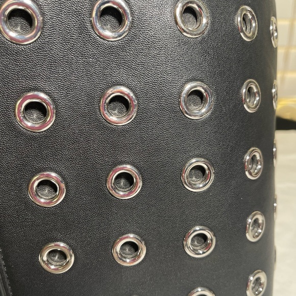 Tory Burch Block-T silver grommet leather tote, black glossy & suede-matte - Picture 2 of 8